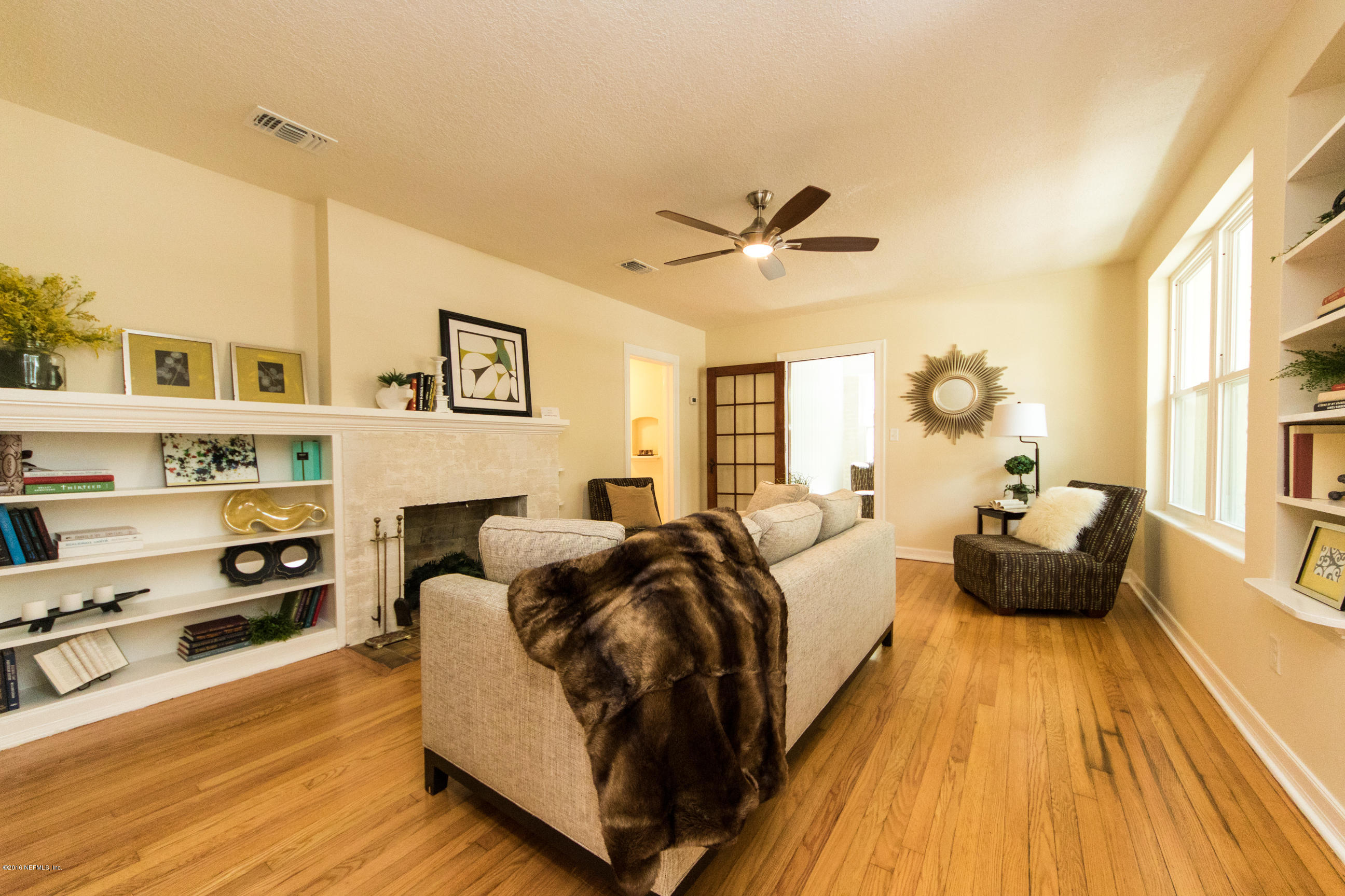 1455 Monticello Road Jacksonville, FL 32207 - Photo 7 of 25 Living Room