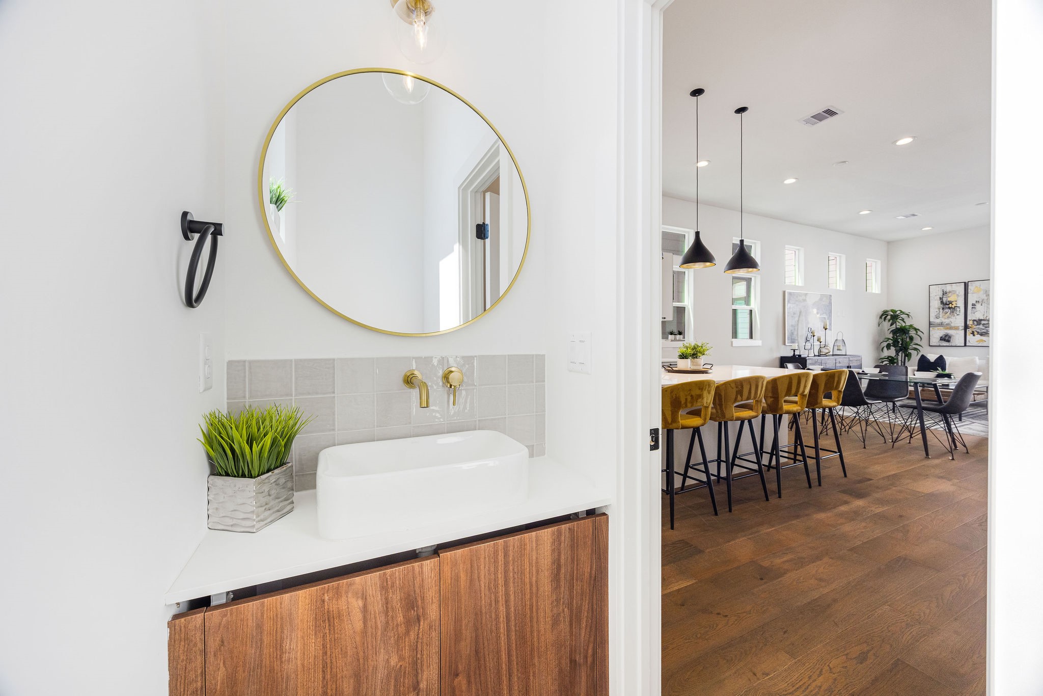 303 Marcella Street, Unit F Houston, TX 77091 - Photo 11 of 29 Half bathroom located on second floor