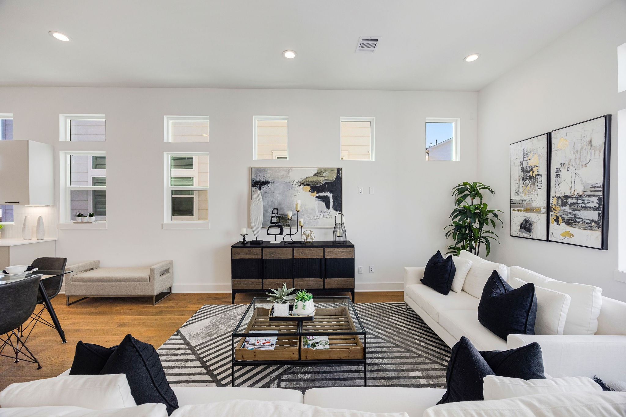 303 Marcella Street, Unit F Houston, TX 77091 - Photo 18 of 29 Abundant natural lighting and windows throughout the living area.
