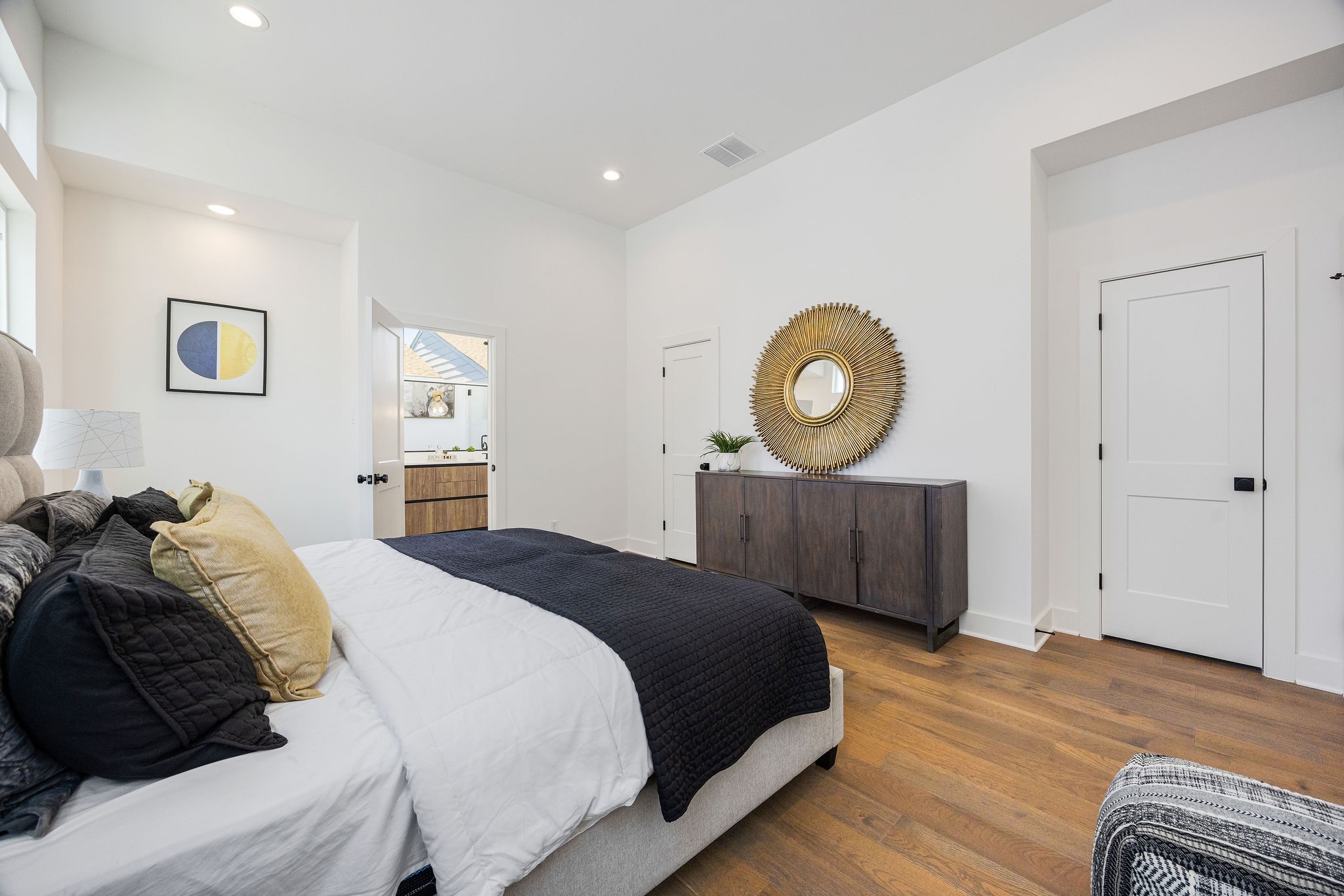 303 Marcella Street, Unit F Houston, TX 77091 - Photo 21 of 29 Primary bedroom with large walk-in closet and full bathroom attached.