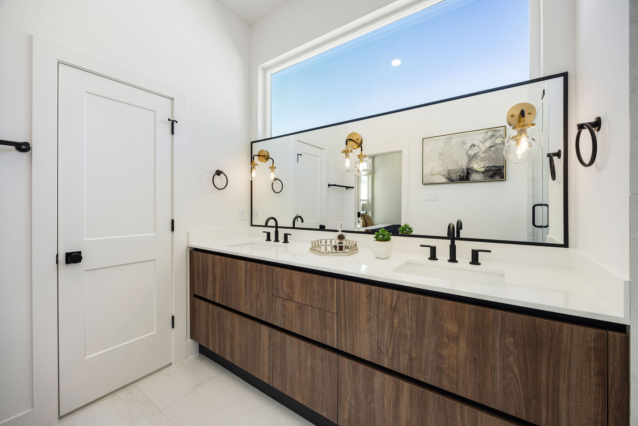 303 Marcella Street, Unit F Houston, TX 77091 - Photo 22 of 29 Primary Bathroom