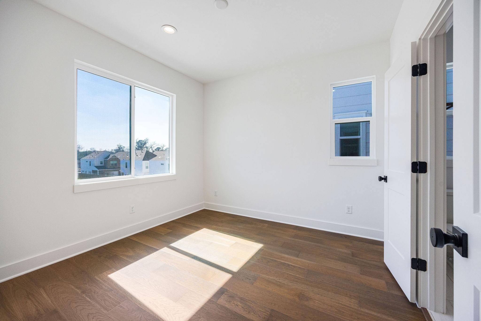 303 Marcella Street, Unit F Houston, TX 77091 - Photo 25 of 29 Secondary bedroom located on the third floor with an attached full bathroom