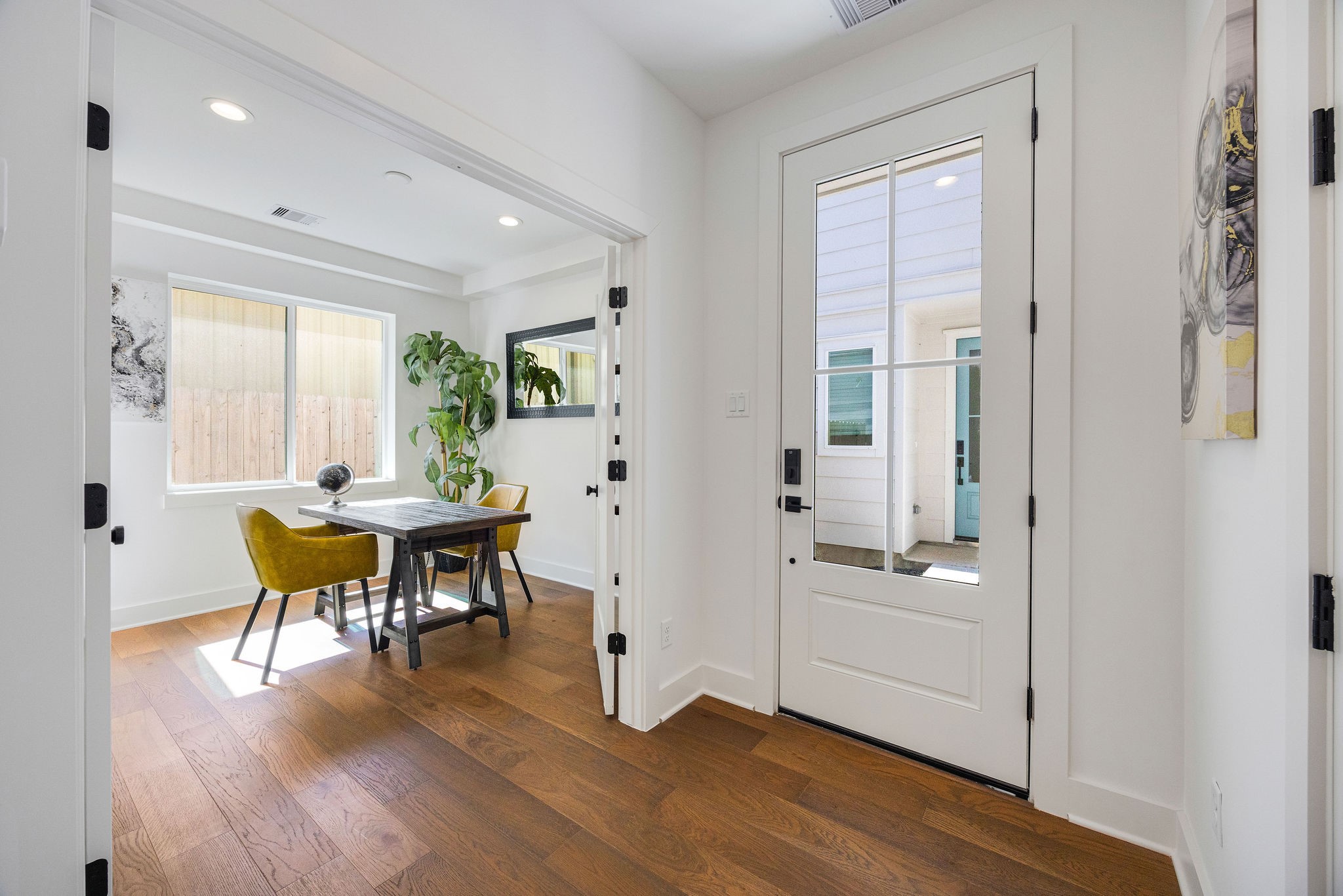 303 Marcella Street, Unit F Houston, TX 77091 - Photo 5 of 29 Front foyer and third bedroom pictured.