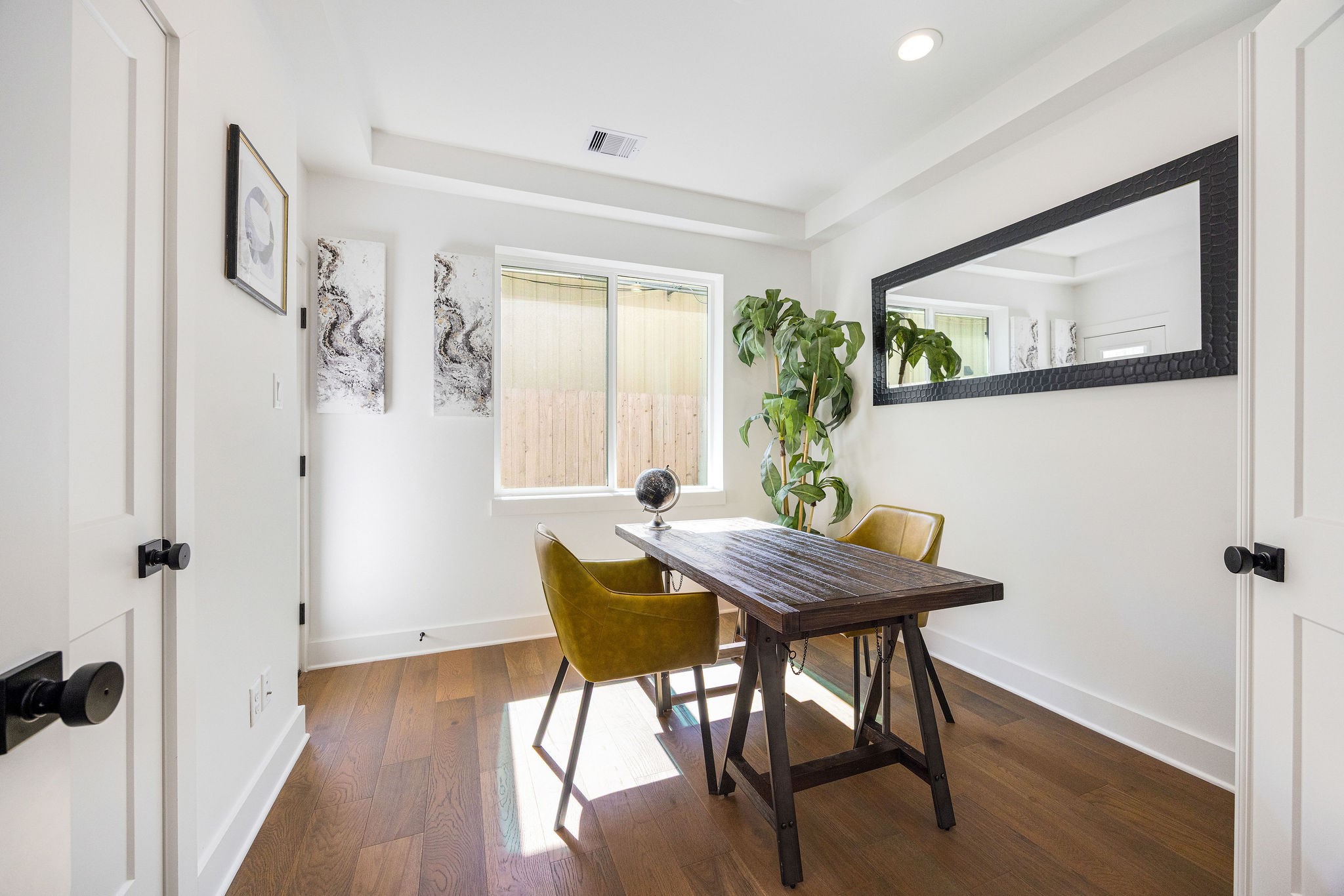 303 Marcella Street, Unit F Houston, TX 77091 - Photo 6 of 29 Third Bedroom located on first floor, can be utilized as a flex/home office space.