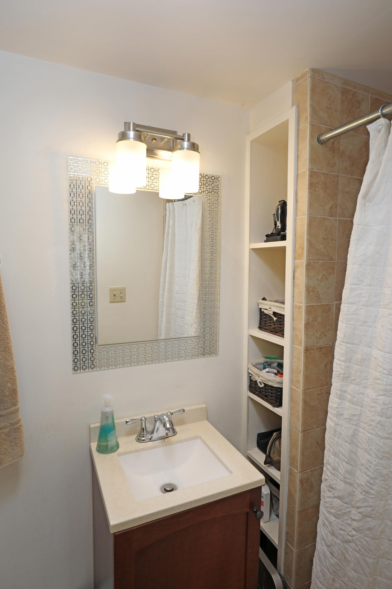 2696 Foothill Road Santa Barbara, CA 93105 - Photo 18 of 20 En-suite bathroom