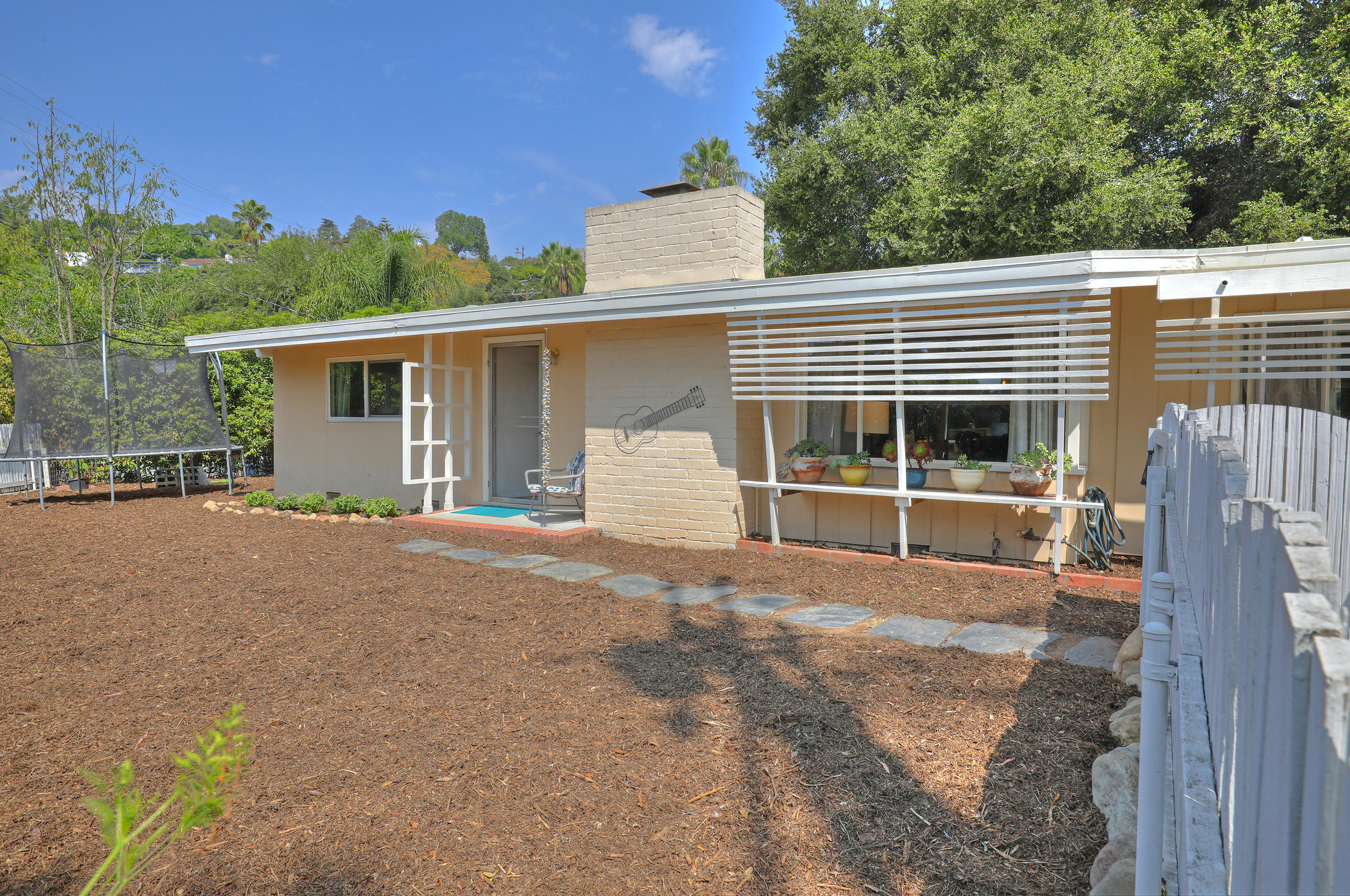 2696 Foothill Road Santa Barbara, CA 93105 - Photo 19 of 20 Front yard