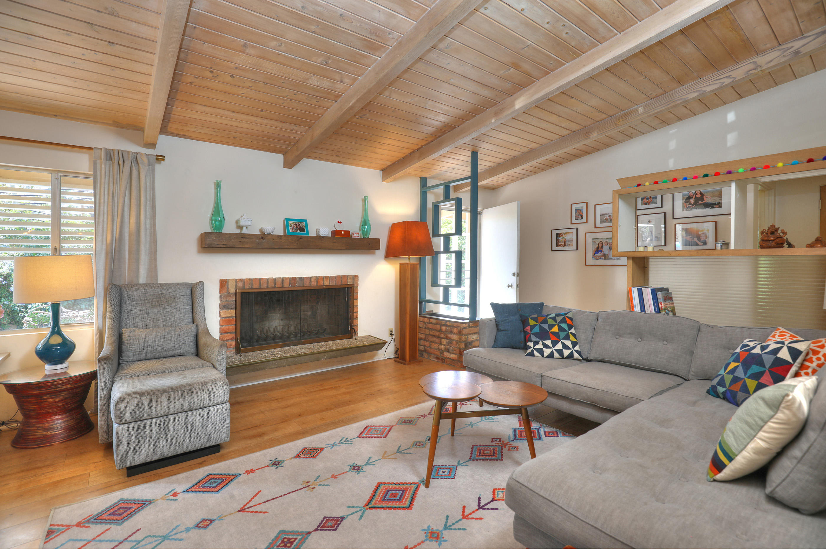2696 Foothill Road Santa Barbara, CA 93105 - Photo 4 of 20 Living Room view 3