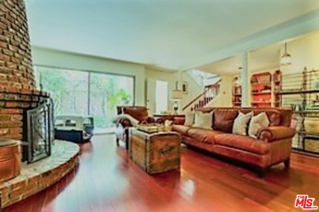 8227 Redlands Street, Unit 6 Playa del Rey, CA 90293 - Photo 2 of 11 Gallery Image 2