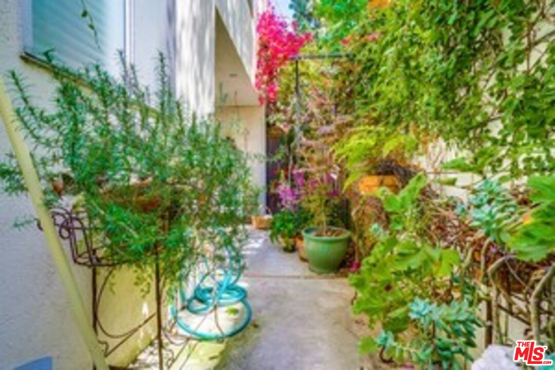 8227 Redlands Street, Unit 6 Playa del Rey, CA 90293 - Photo 11 of 11 Gallery Image 11