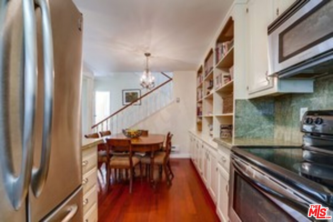 8227 Redlands Street, Unit 6 Playa del Rey, CA 90293 - Photo 3 of 11 Gallery Image 3