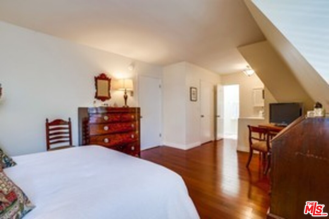 8227 Redlands Street, Unit 6 Playa del Rey, CA 90293 - Photo 7 of 11 Gallery Image 7