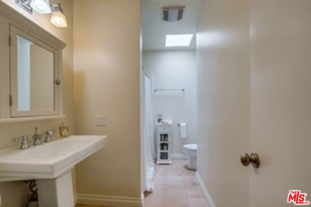 8227 Redlands Street, Unit 6 Playa del Rey, CA 90293 - Photo 9 of 11 Gallery Image 9