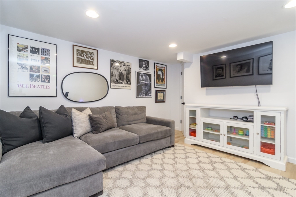 58 Manor Avenue Wellesley, MA 02482 - Photo 16 of 25