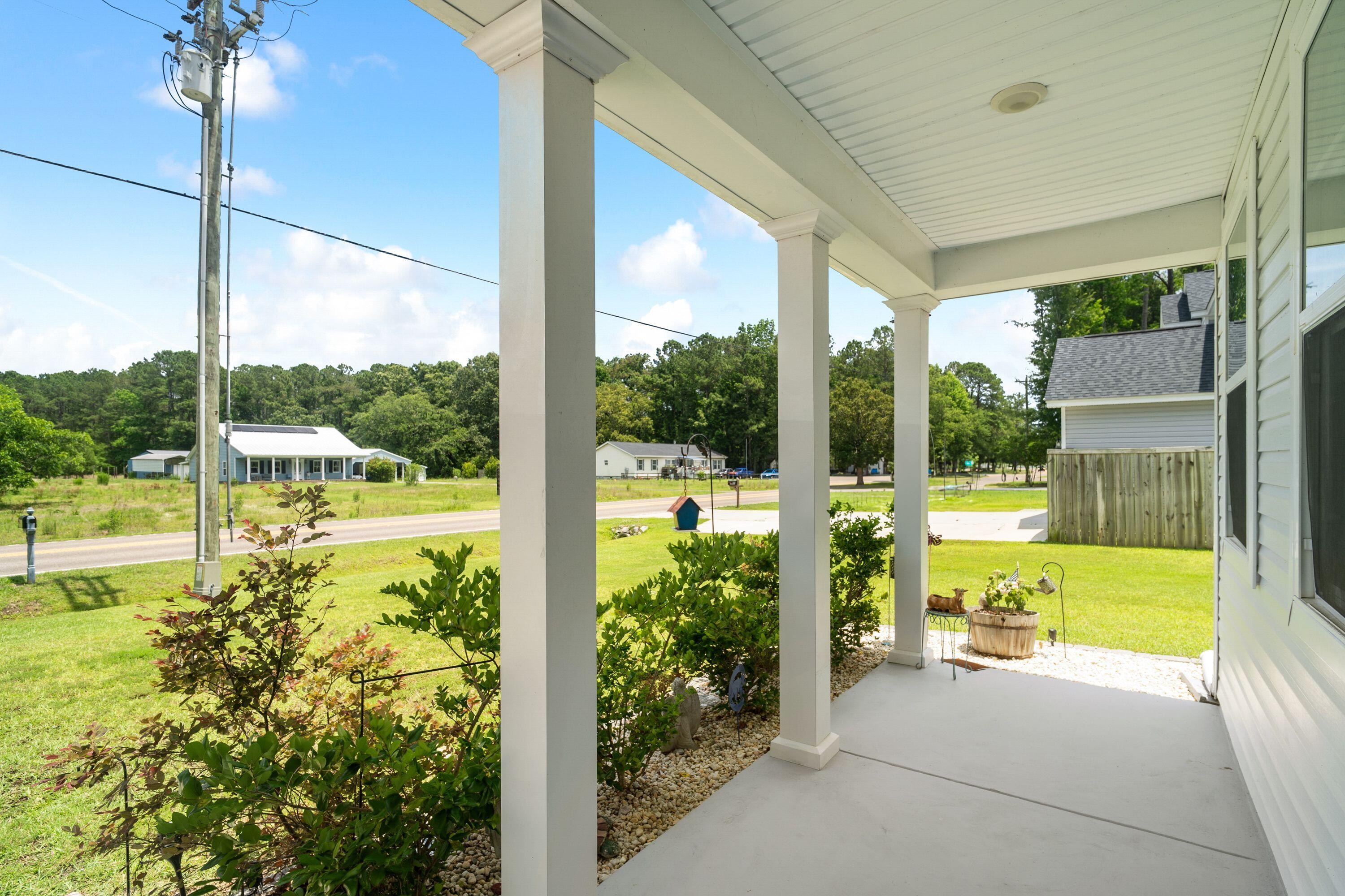 689 West Butternut Road Summerville, SC 29483 - Photo 6 of 47 .