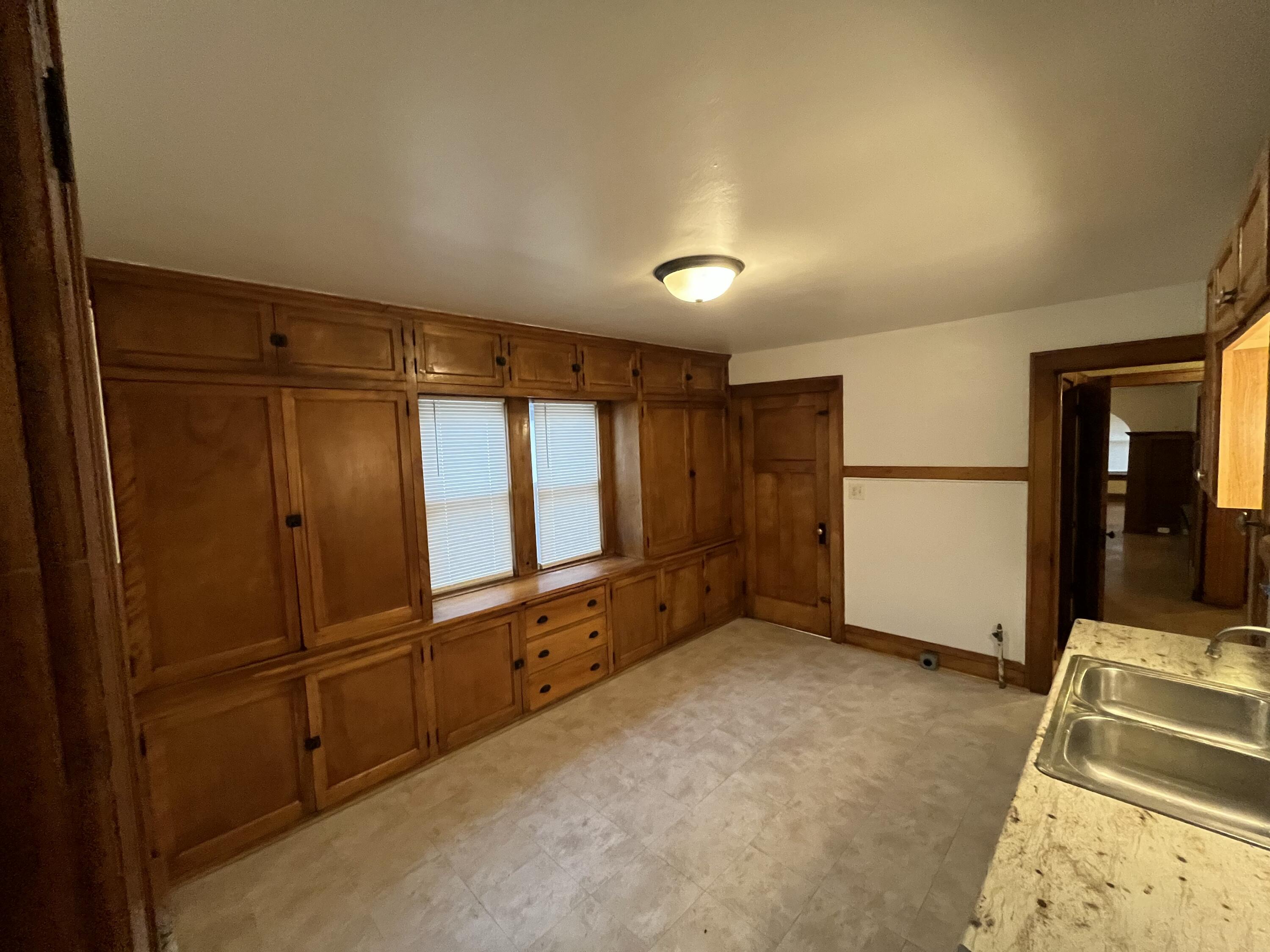 3854 North 19th Street Milwaukee, WI 53206 - Photo 17 of 37 Kitchen