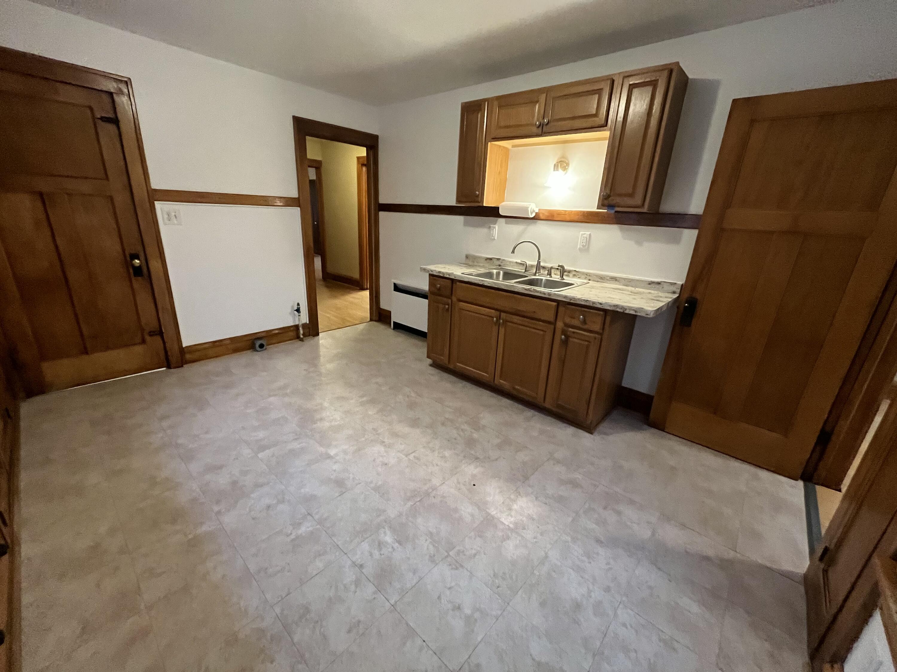 3854 North 19th Street Milwaukee, WI 53206 - Photo 18 of 37 Kitchen