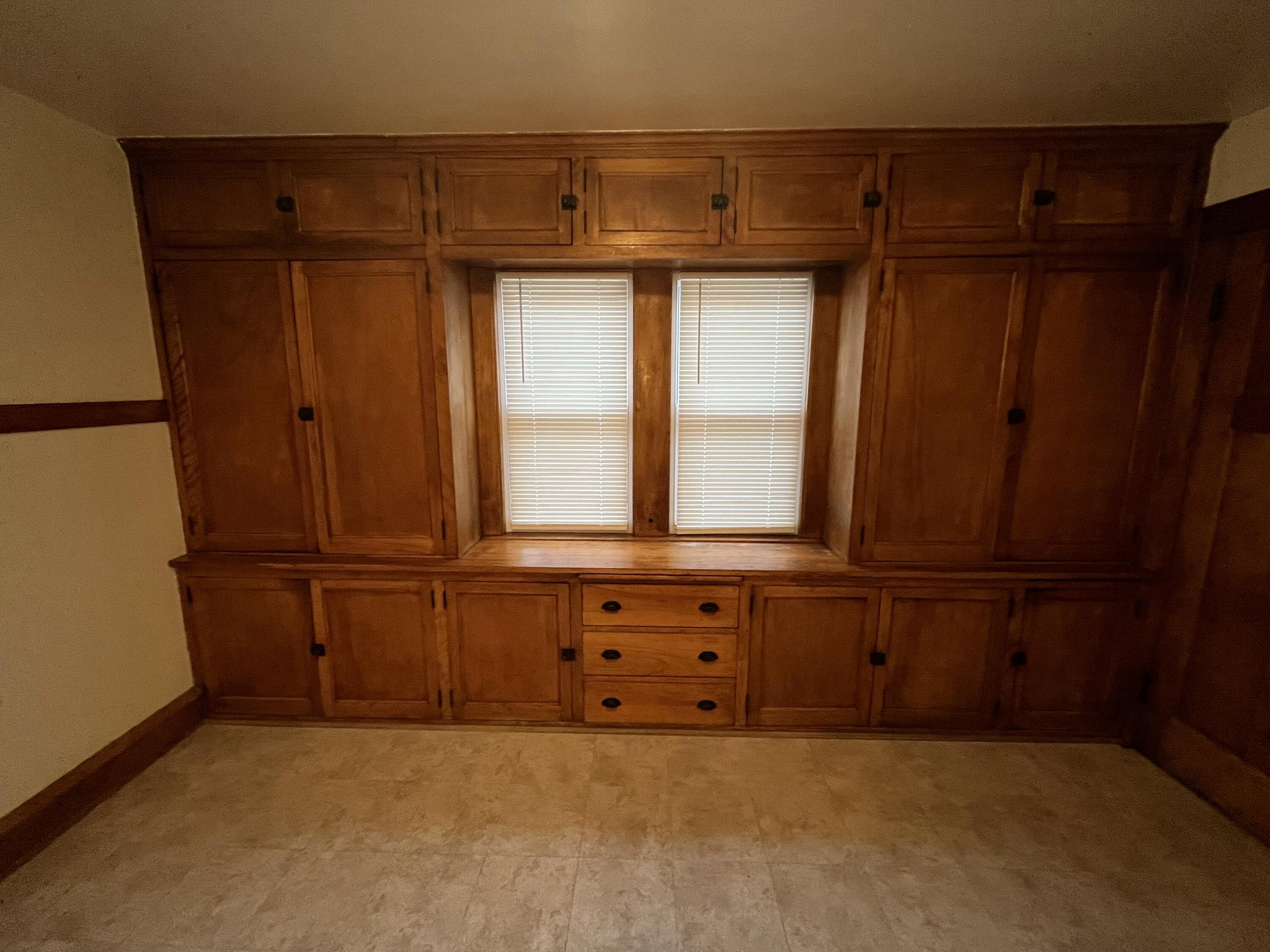 3854 North 19th Street Milwaukee, WI 53206 - Photo 19 of 37 Kitchen