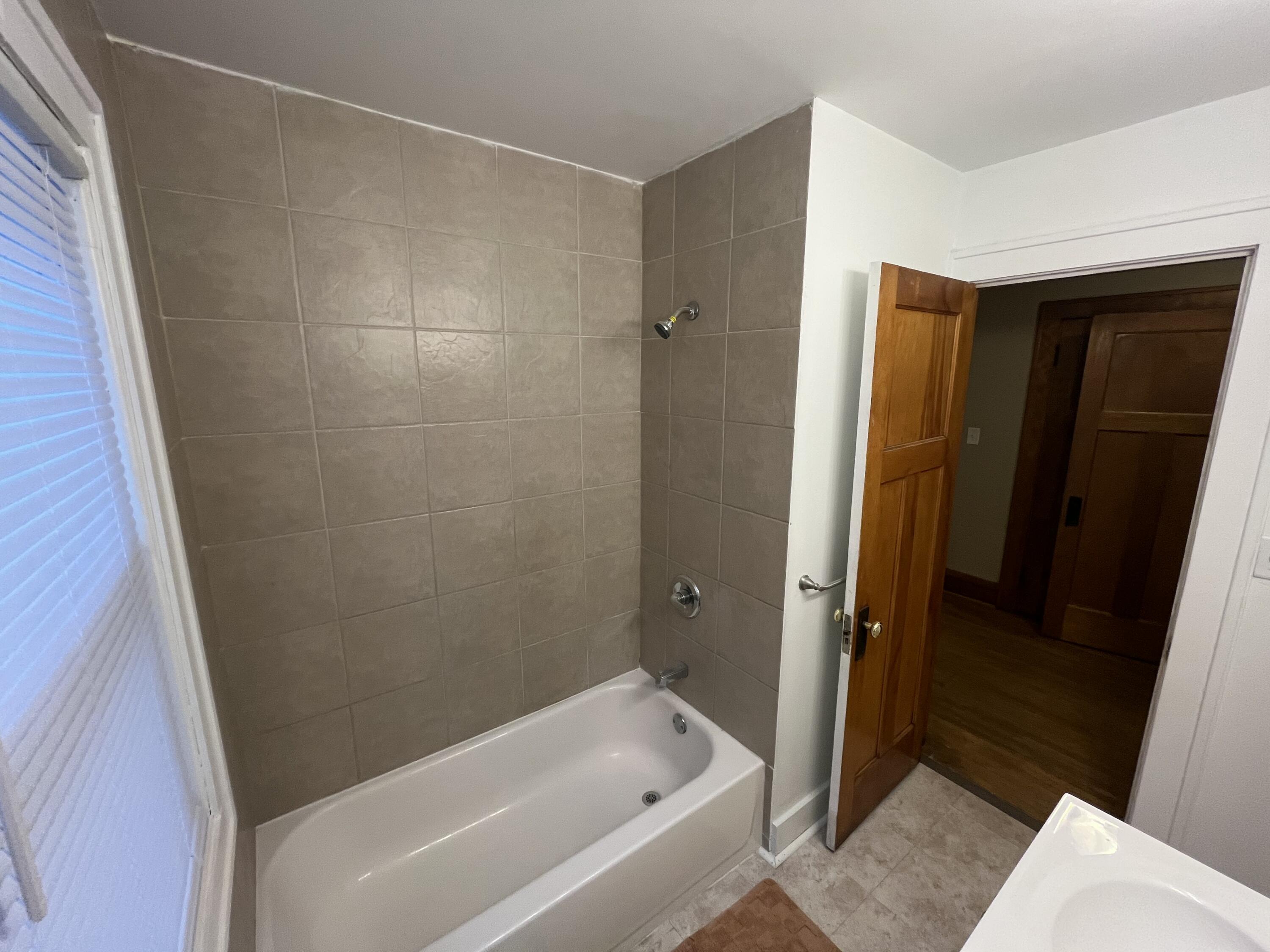 3854 North 19th Street Milwaukee, WI 53206 - Photo 24 of 37 Bathroom