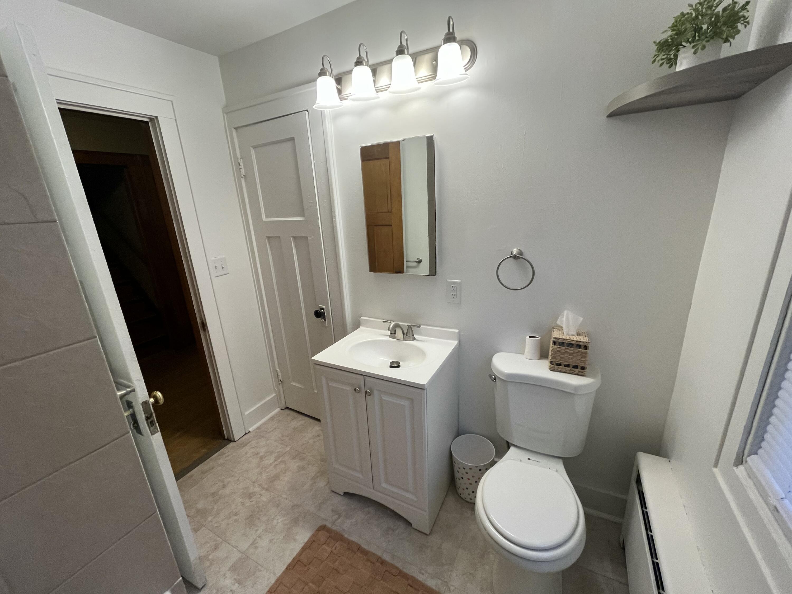 3854 North 19th Street Milwaukee, WI 53206 - Photo 25 of 37 Bathroom