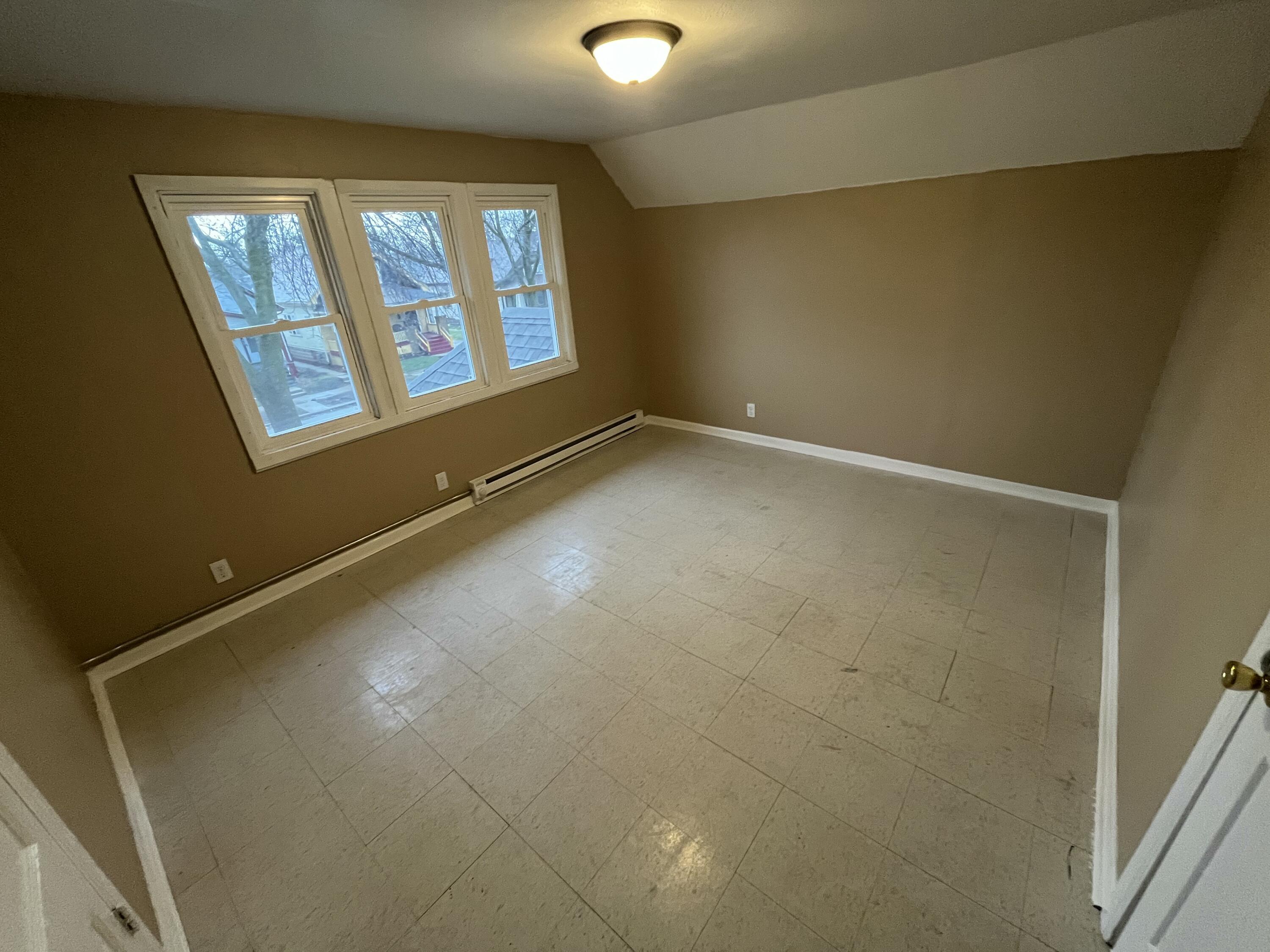 3854 North 19th Street Milwaukee, WI 53206 - Photo 28 of 37 Bedroom 3