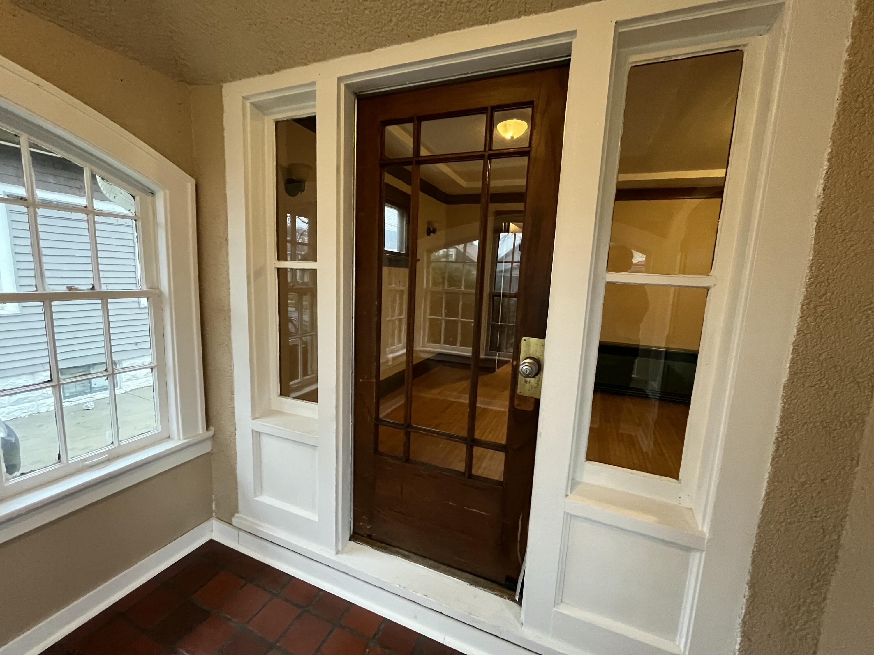 3854 North 19th Street Milwaukee, WI 53206 - Photo 8 of 37 Inner Front Door
