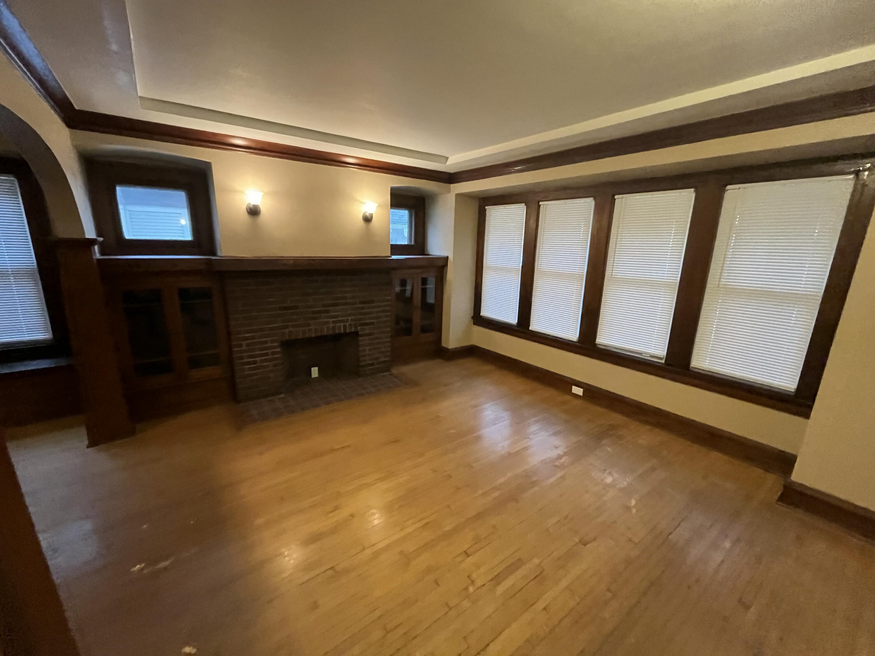3854 North 19th Street Milwaukee, WI 53206 - Photo 10 of 37 Living Room