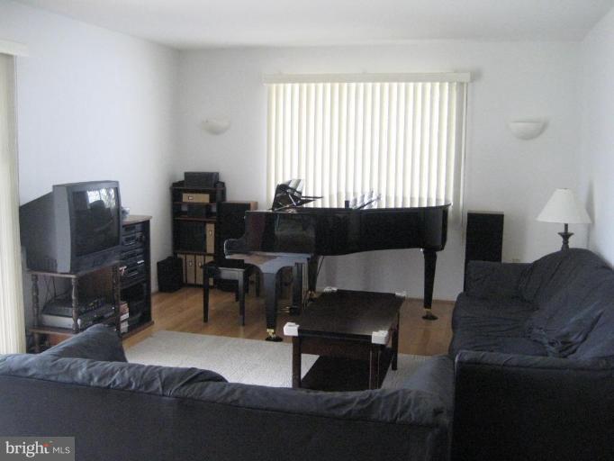 707 Rosier Road Fort Washington, MD 20744 - Photo 23 of 24 Living Room