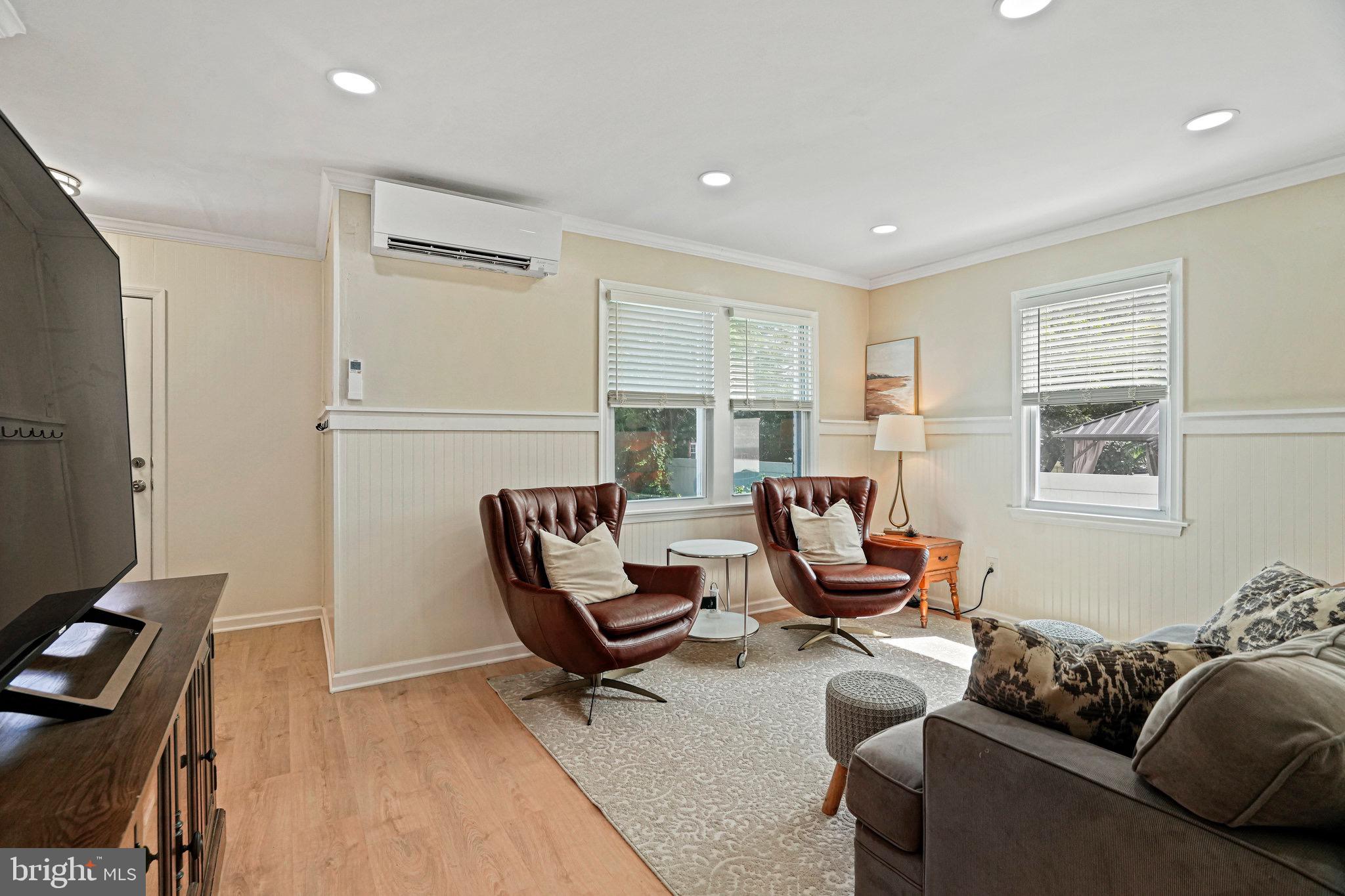 10146 Sutherland Road Silver Spring, MD 20901 - Photo 7 of 43 living view