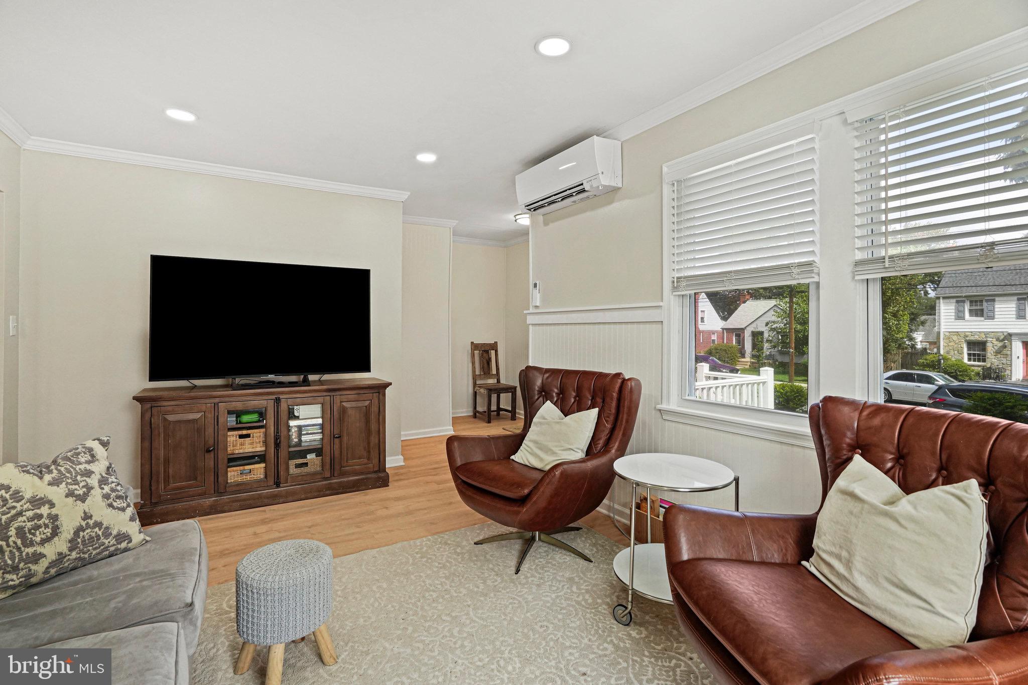 10146 Sutherland Road Silver Spring, MD 20901 - Photo 8 of 43 living room