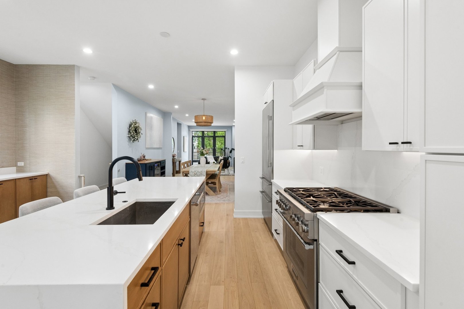 1842 North Whipple Street, Unit 1 Chicago, IL 60647 - Photo 13 of 37