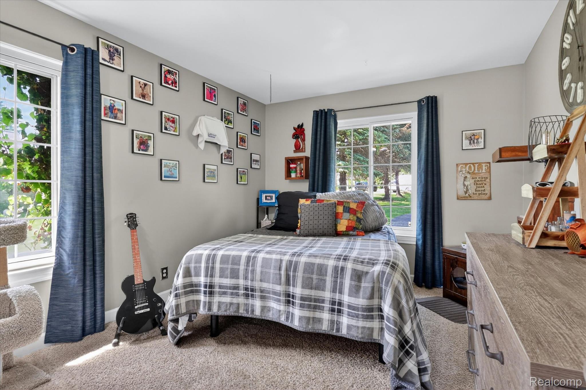 3860 East Commerce Road Commerce Township, MI 48382 - Photo 33 of 72 Bright room featuring light gray wall paint and plush carpeting