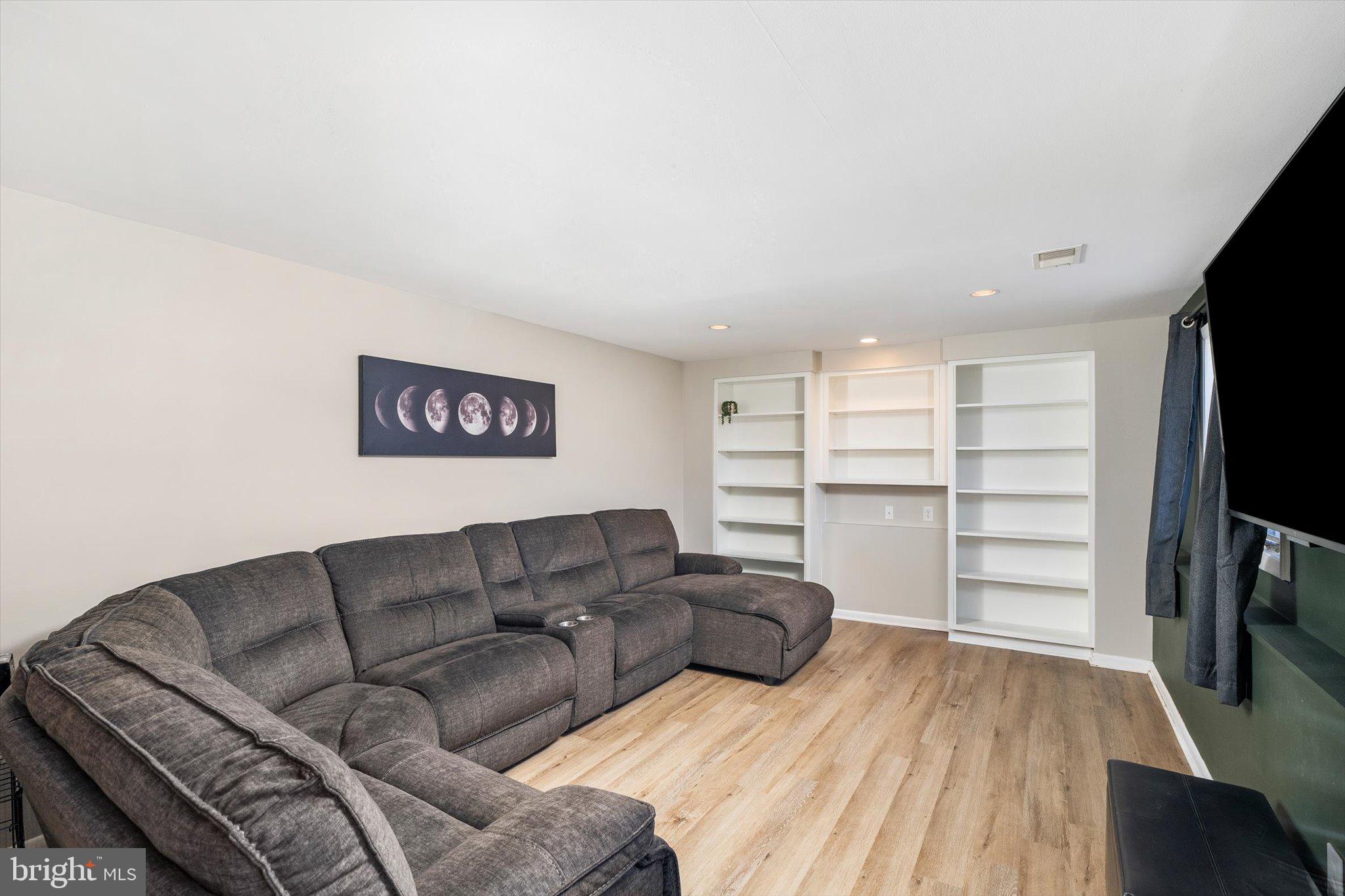 90 Hempstead Road Hamilton, NJ 08610 - Photo 18 of 25 Gallery Image 18