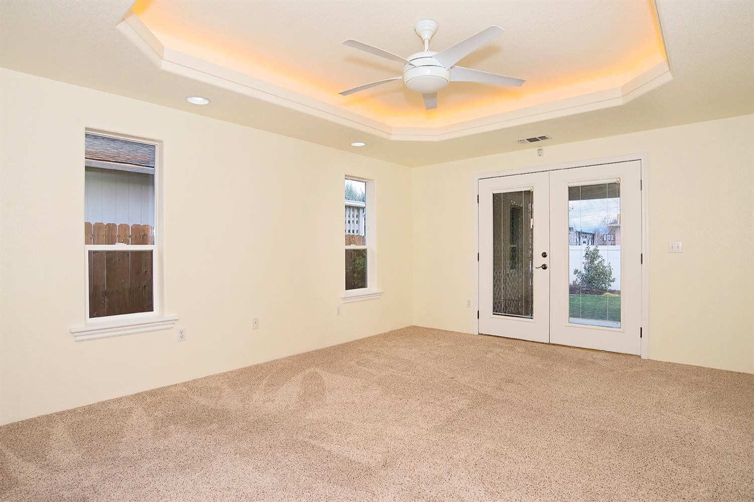 2588 Rabun Way Central Point, OR 97502 - Photo 9 of 19 Huge master bedroom