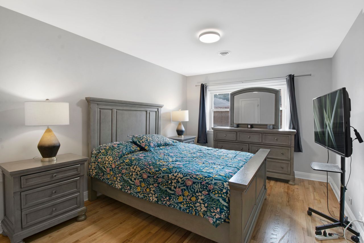 612 Mulford Street, Unit 203 Evanston, IL 60202 - Photo 12 of 19 a bedroom with a bed and a dresser in it