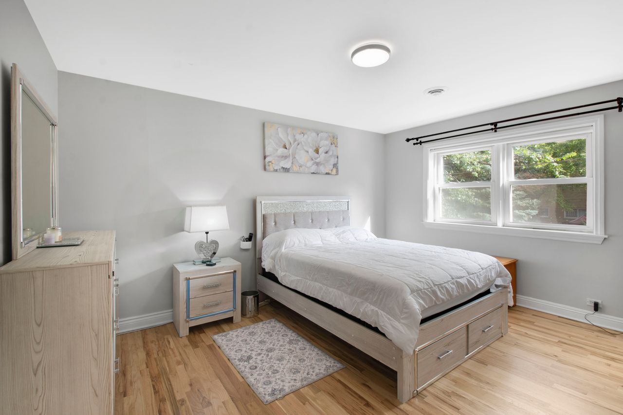 612 Mulford Street, Unit 203 Evanston, IL 60202 - Photo 13 of 19 a bedroom with a bed and a window