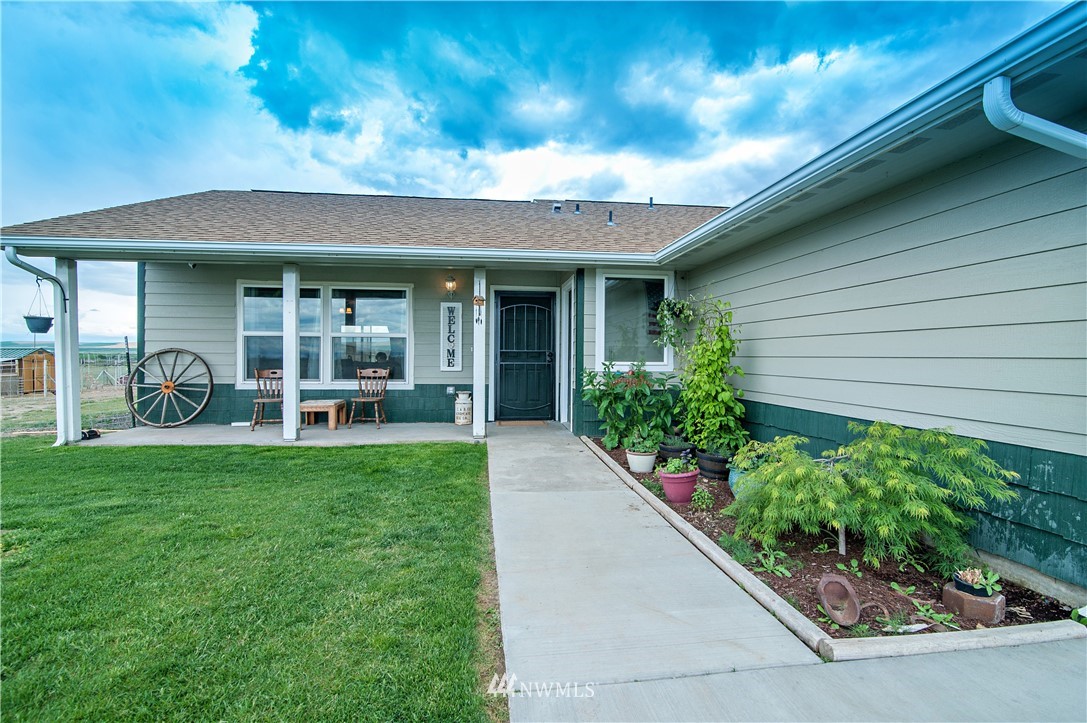 19691 Southwest 2.6 Road Quincy, WA 98848 - Photo 2 of 23 Gallery Image 2