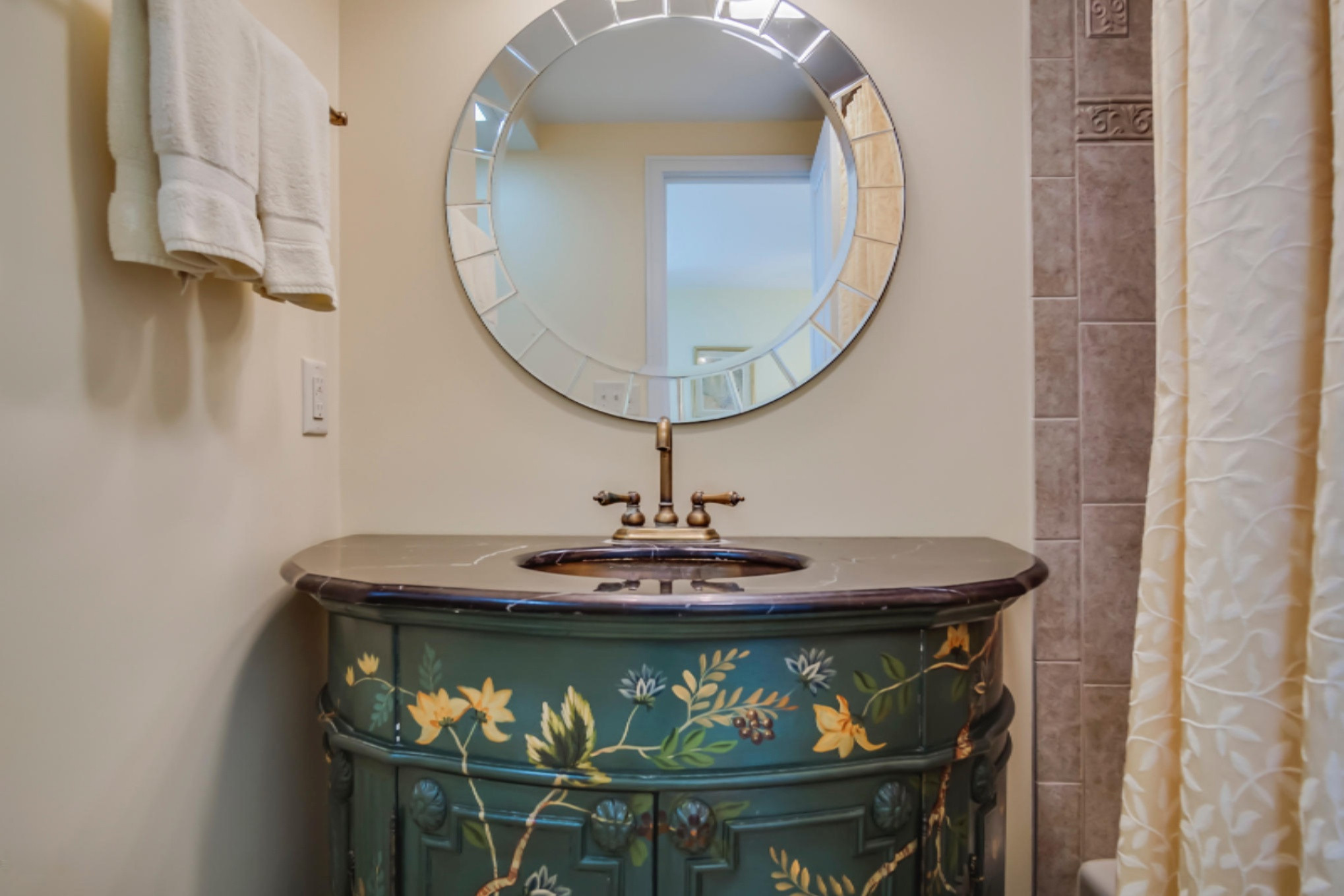 400 Lakeview Street, Unit 33F Spring Lake, MI 49456 - Photo 7 of 9 DSC03298Blending