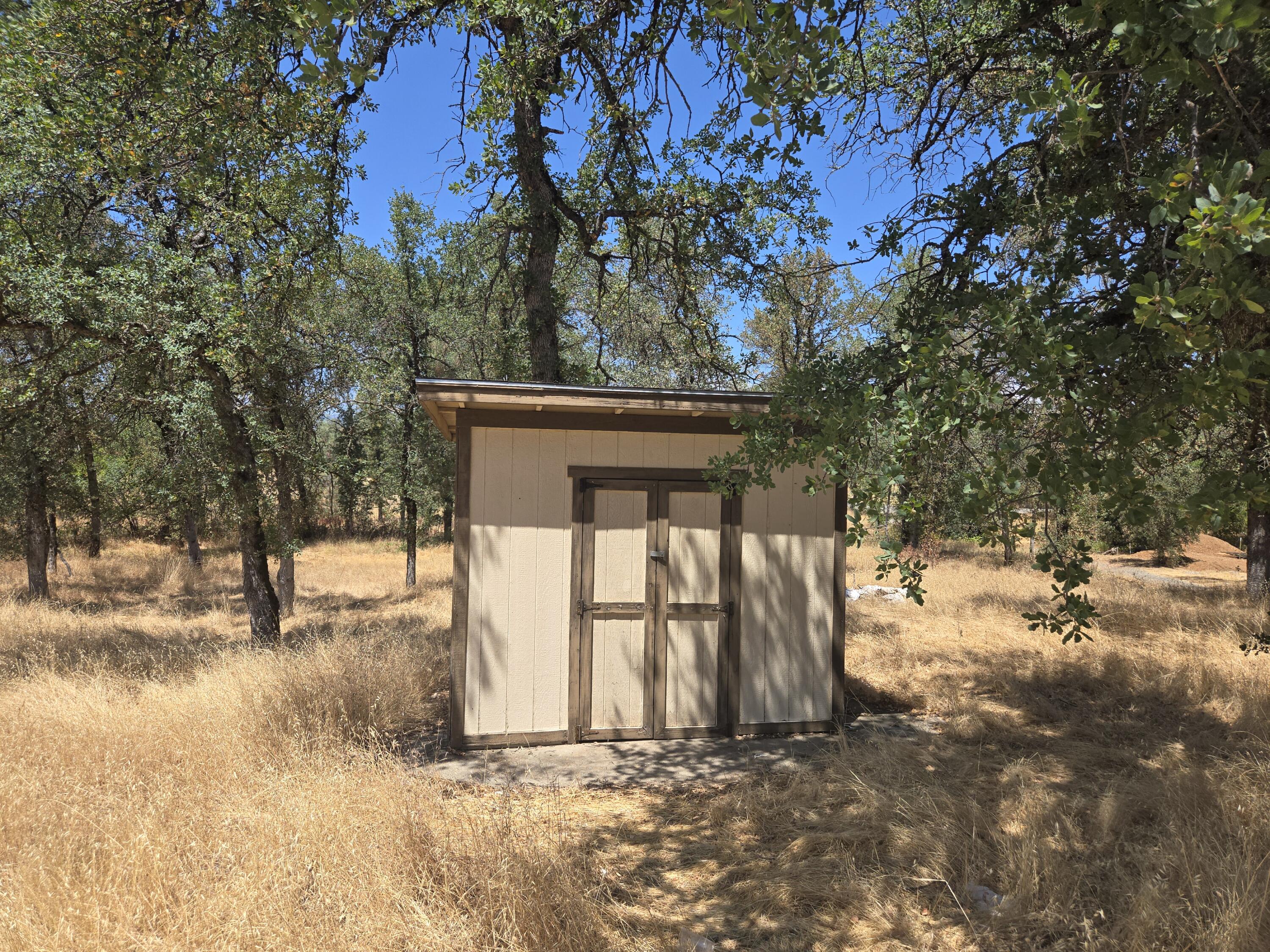 18353 Old Oasis Road Redding, CA 96003 - Photo 4 of 22 a view of a yard with a tree