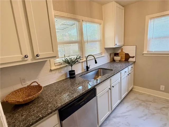 $209,900 | 1410 South Logan Avenue, Independence, MO 64055