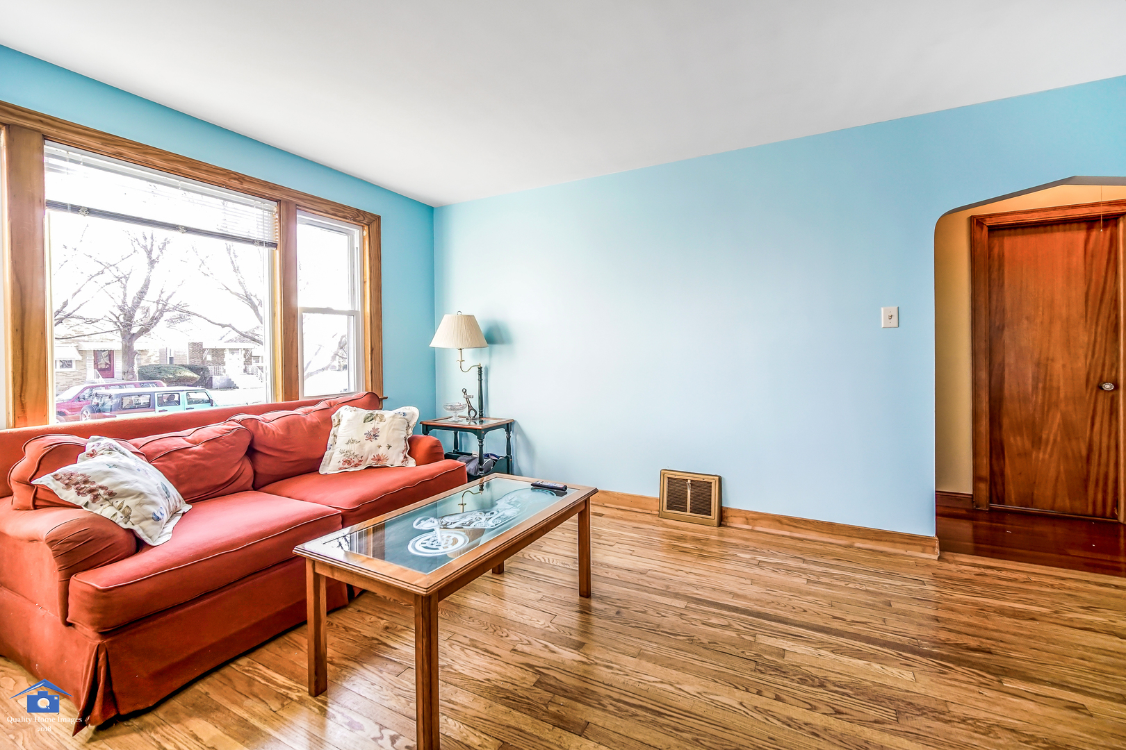 2250 Forest Avenue North Riverside, IL 60546 - Photo 8 of 29 a living room with furniture and a window