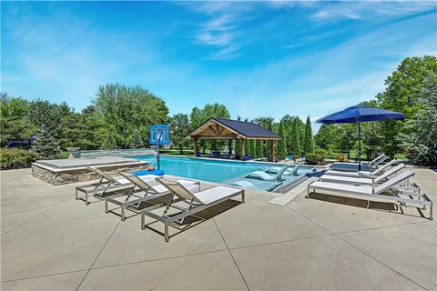 $3,385,000 | 21100 West 105th Street, Olathe, KS 66061