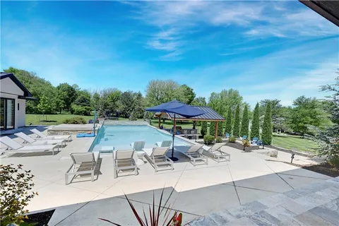 $3,385,000 | 21100 West 105th Street, Olathe, KS 66061