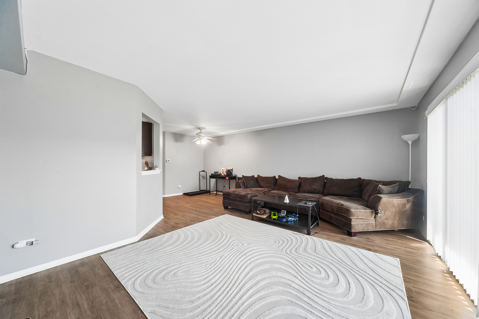 10337 B Dearlove Road Glenview, IL 60025 - Photo 7 of 25 Gallery Image 7
