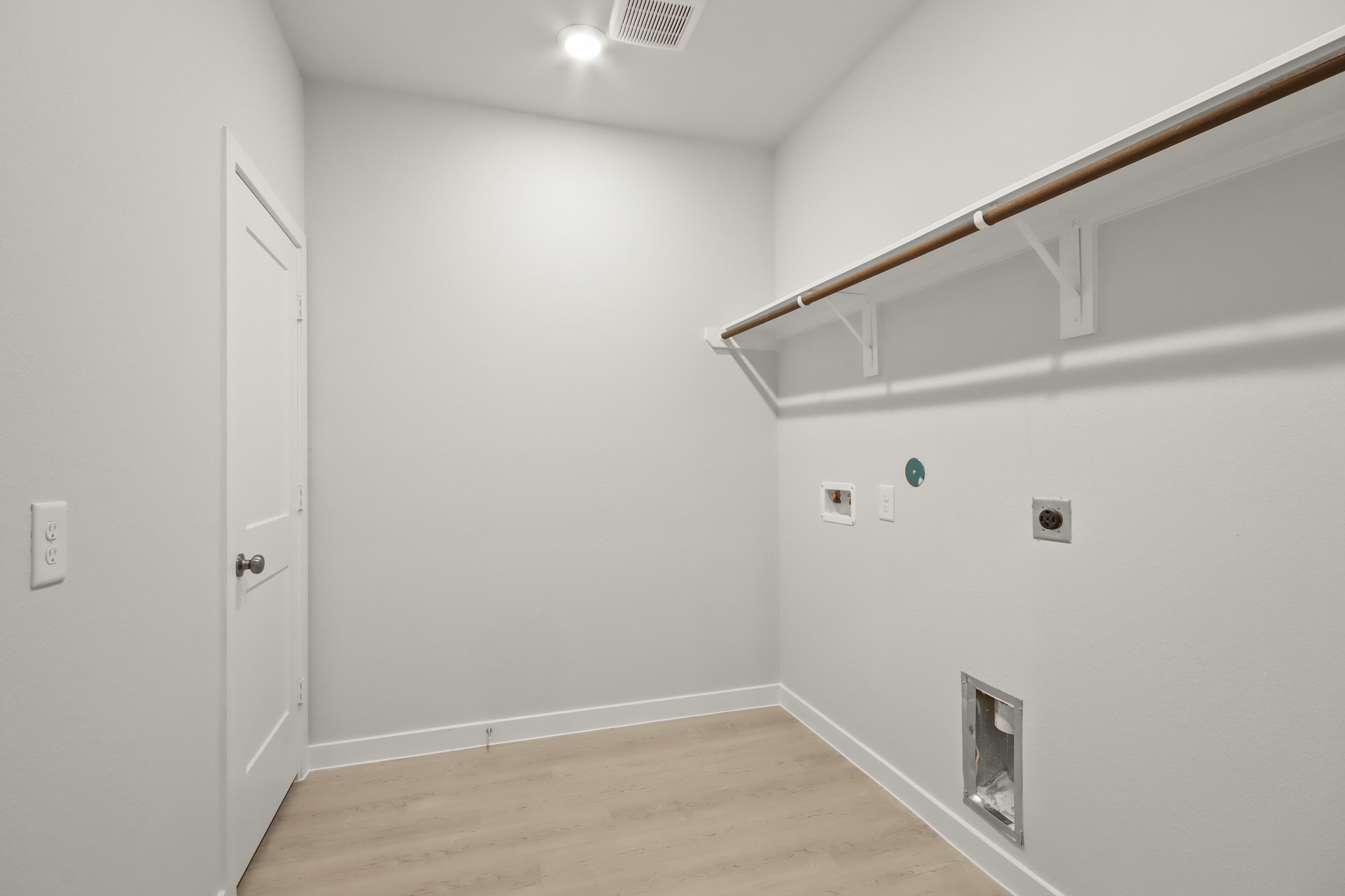 229 Spring Drive Hockley, TX 77447 - Photo 13 of 26 a view of an empty room