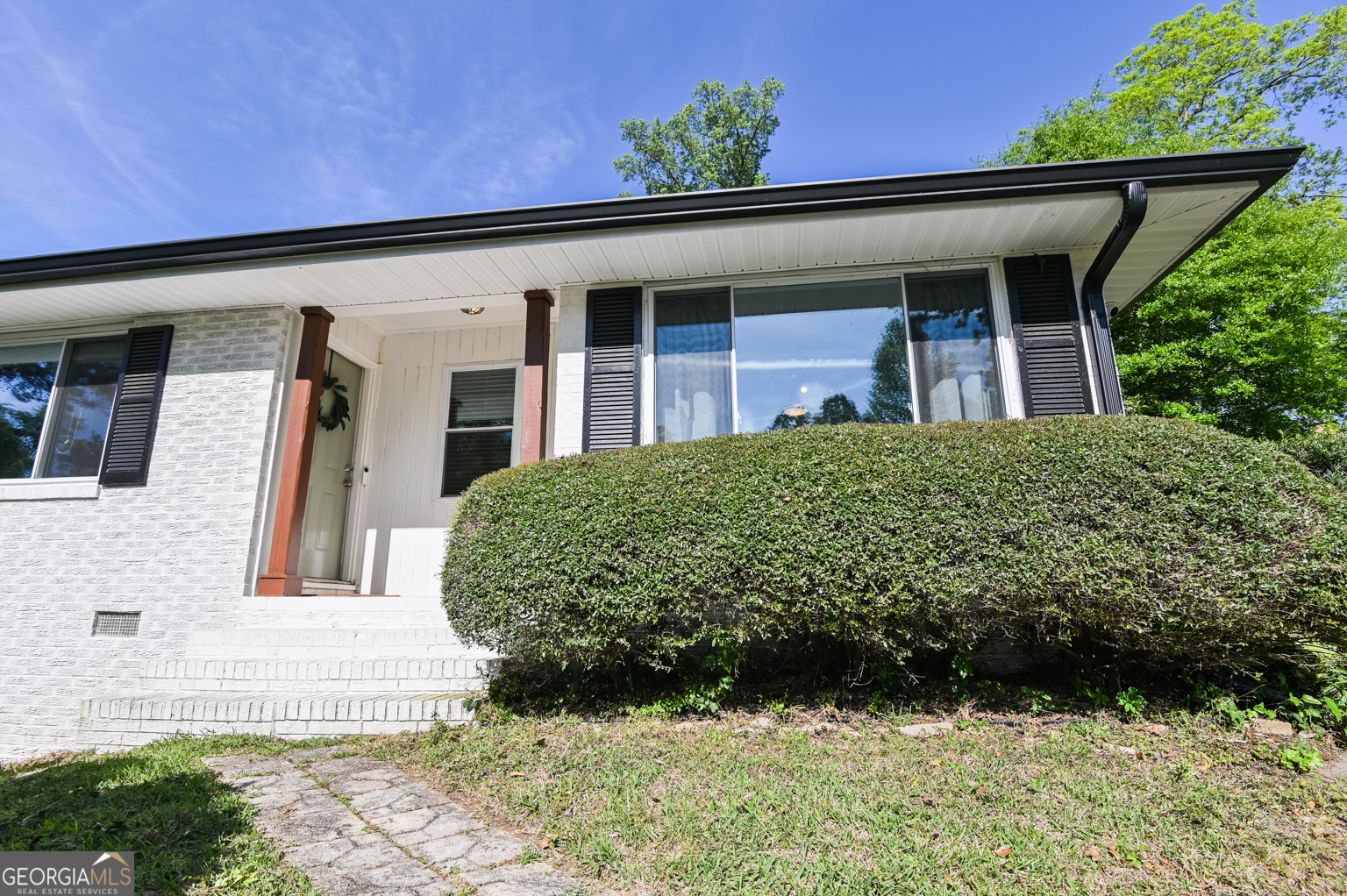 545 Forest Hill Road Macon, GA 31210 - Photo 14 of 63 a view of a house with a garden