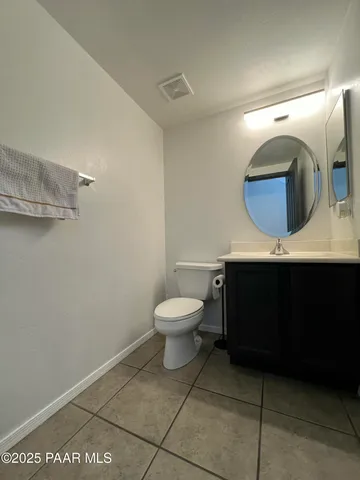 a view of a livingroom with closet