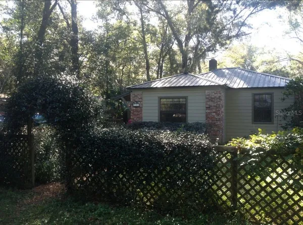 $1,350 | 711 Northwest 34th Place, Gainesville, FL 32609