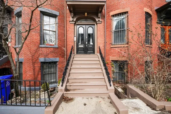$3,250 | 104 East Brookline Street, Unit 2, Boston, MA 02118