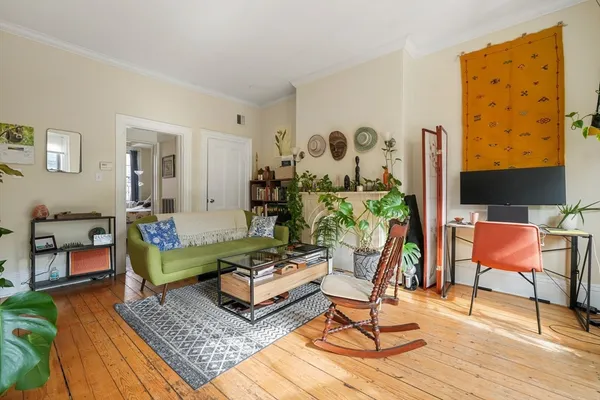 $3,250 | 104 East Brookline Street, Unit 2, Boston, MA 02118