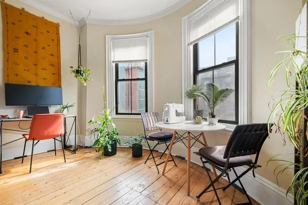 $3,250 | 104 East Brookline Street, Unit 2, Boston, MA 02118